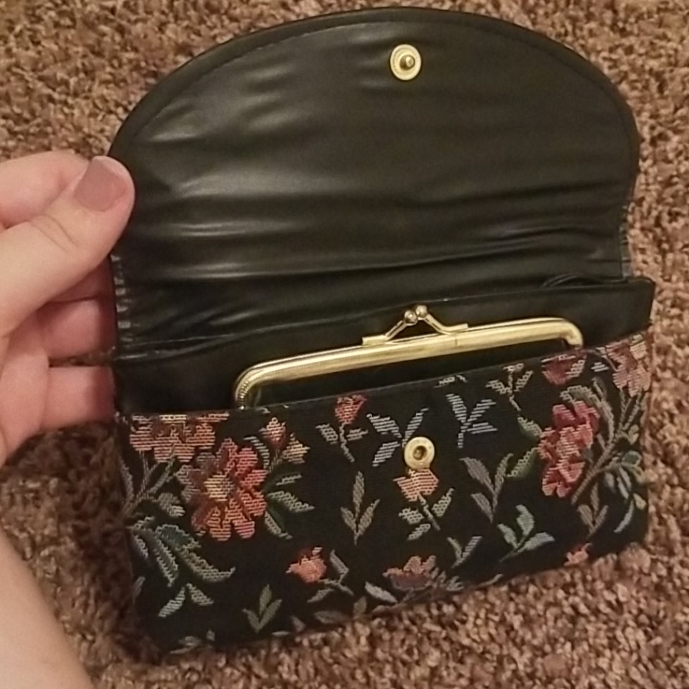 Unique Clutch - Picture 2 of 5